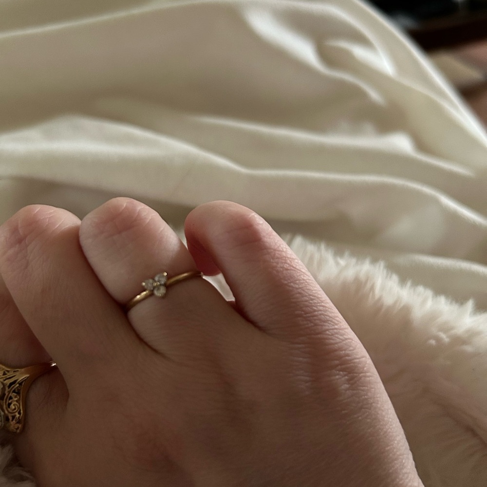 Elegant Gold Pearl Ring - Picture 2 of 3